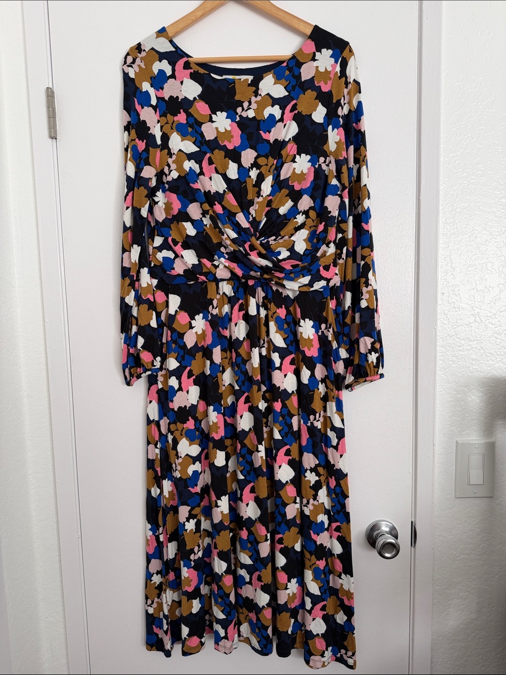 Boden Black Floral Twist-Front Long Sleeve Midi Dress